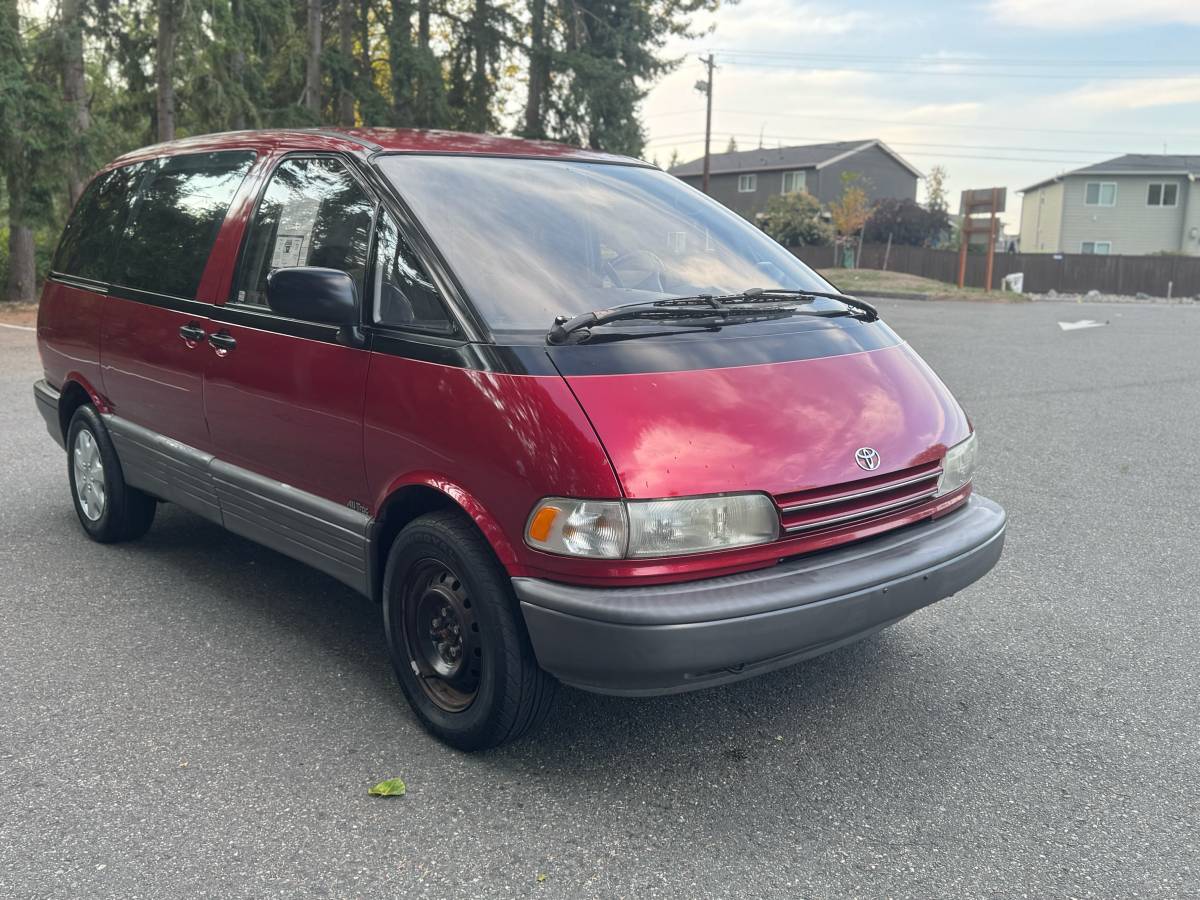 Toyota-previa-1992-red-1