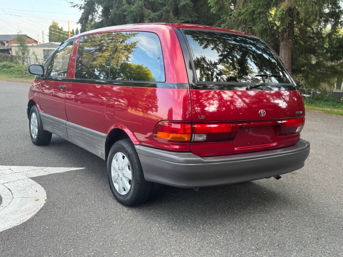 Toyota-previa-1992-red-2