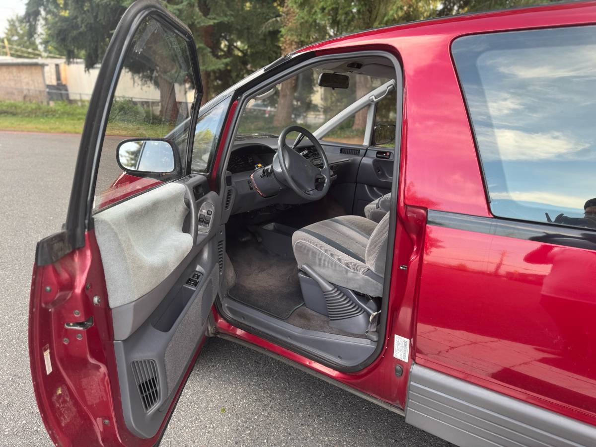 Toyota-previa-1992-red-4