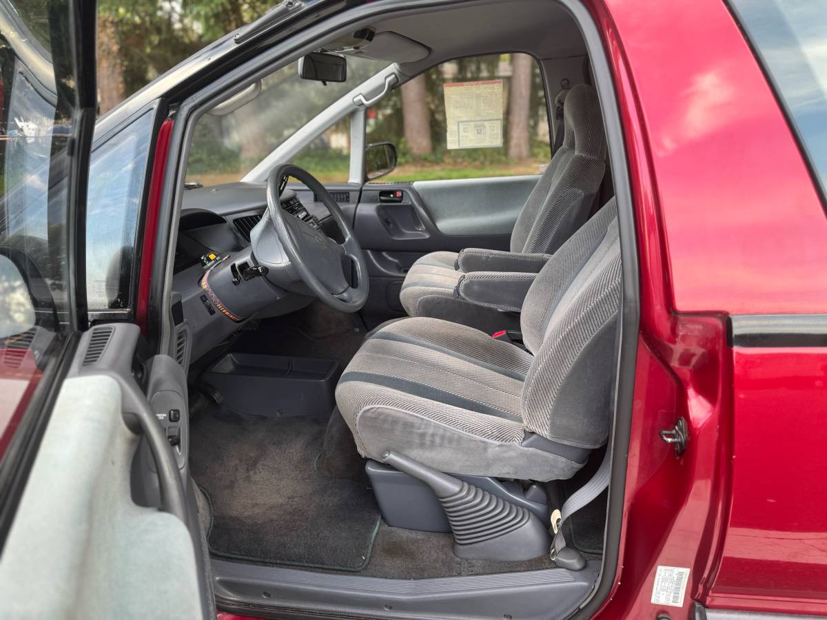 Toyota-previa-1992-red-5