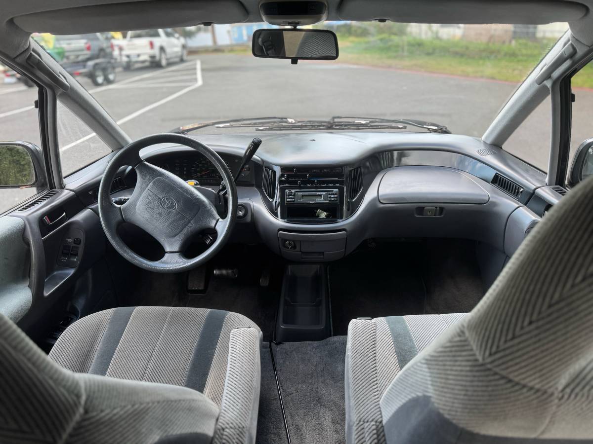 Toyota-previa-1992-red-8