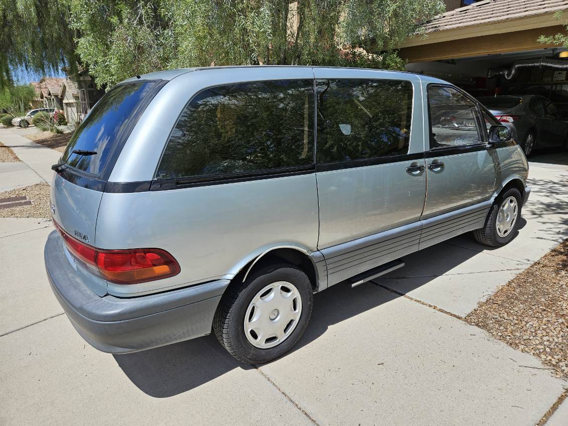 Toyota-previa-le-1993-silver-1
