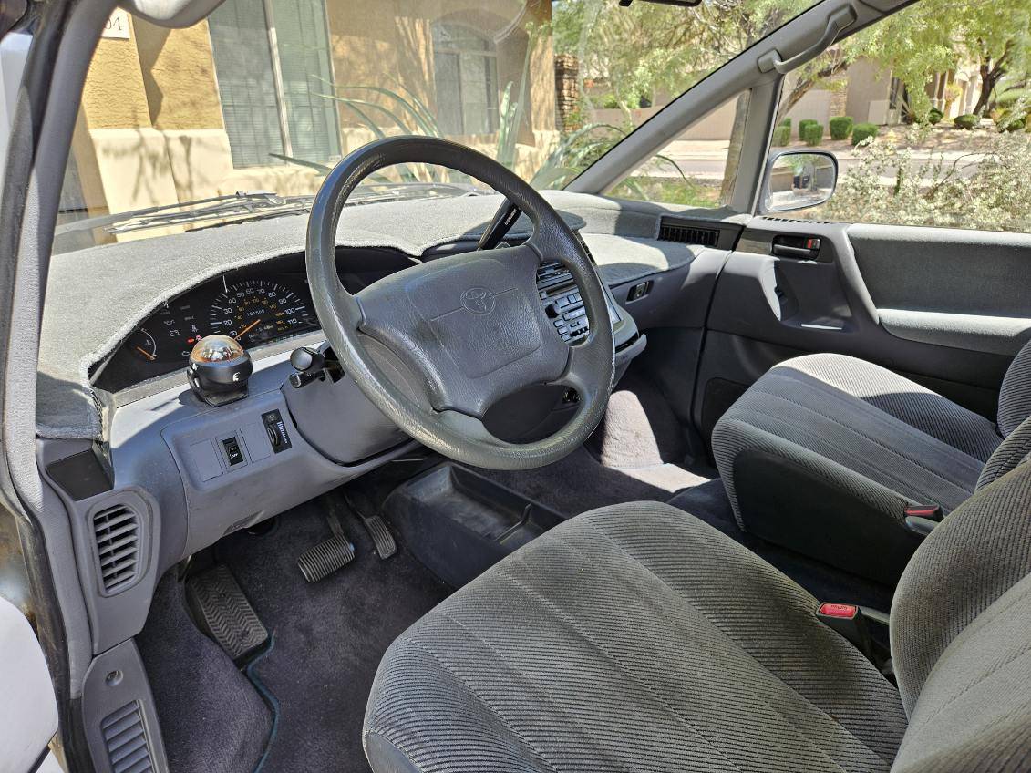 Toyota-previa-le-1993-silver-4