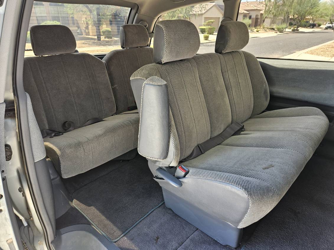 Toyota-previa-le-1993-silver-7