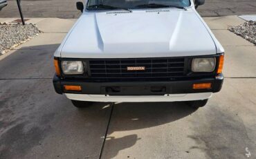 Toyota-pu-1985-white-1