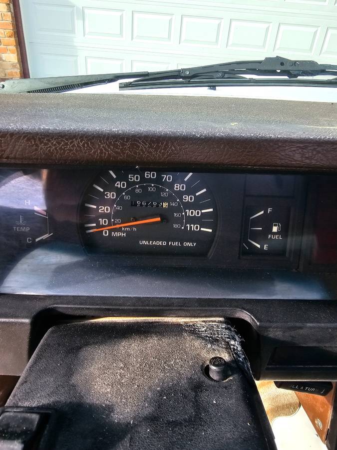 Toyota-pu-1985-white-12