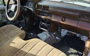Toyota-pu-1985-white-16