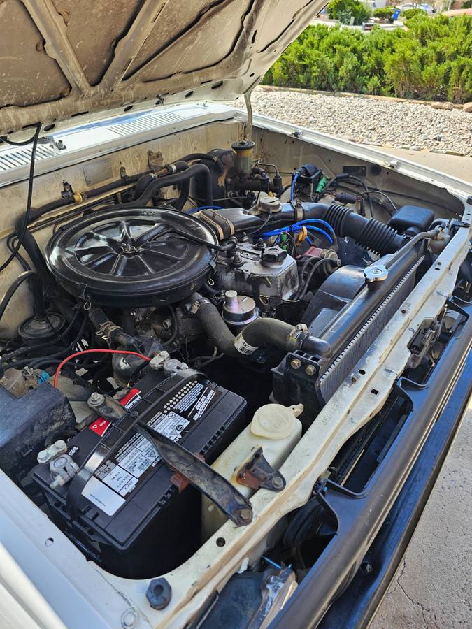 Toyota-pu-1985-white-17