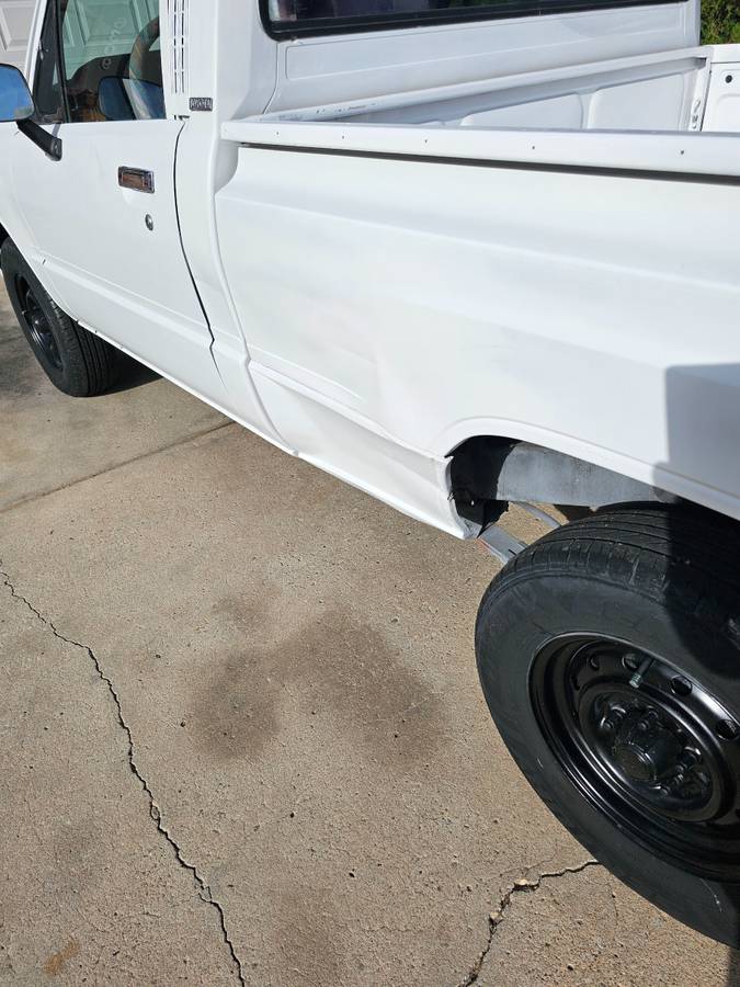 Toyota-pu-1985-white-3