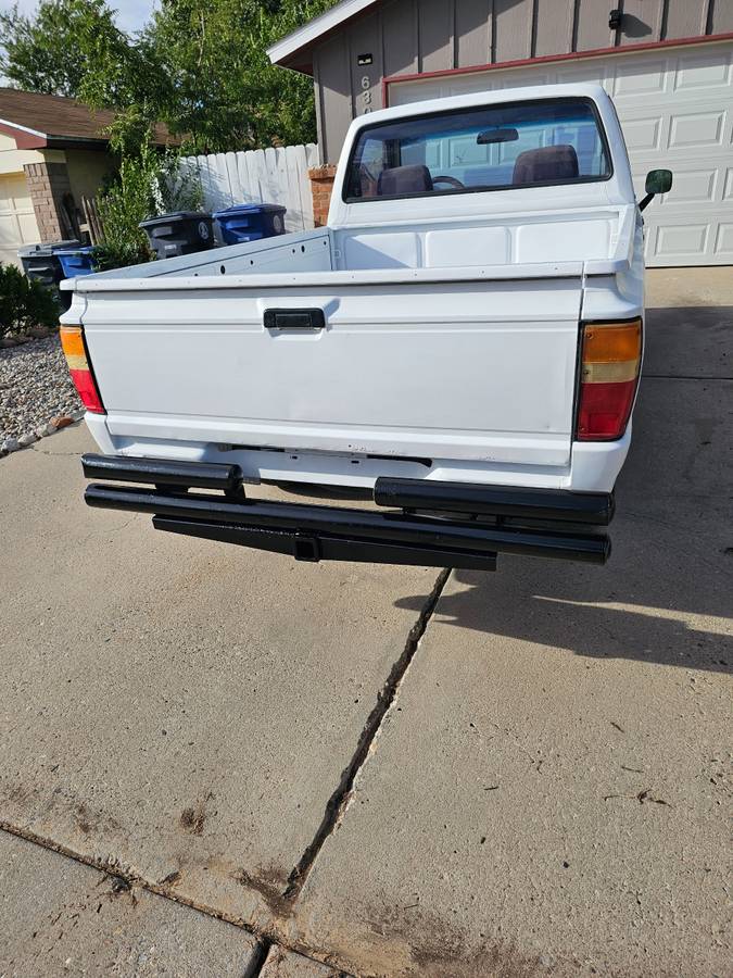 Toyota-pu-1985-white-6