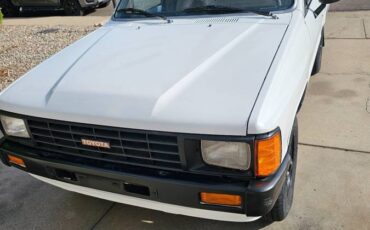 Toyota-pu-1985-white-8