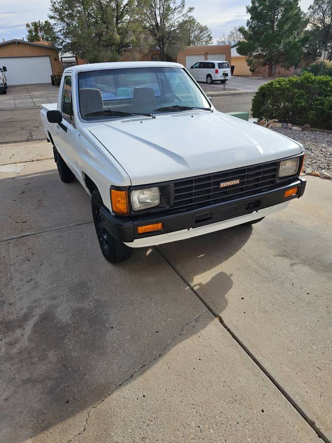 Toyota-pu-1985-white