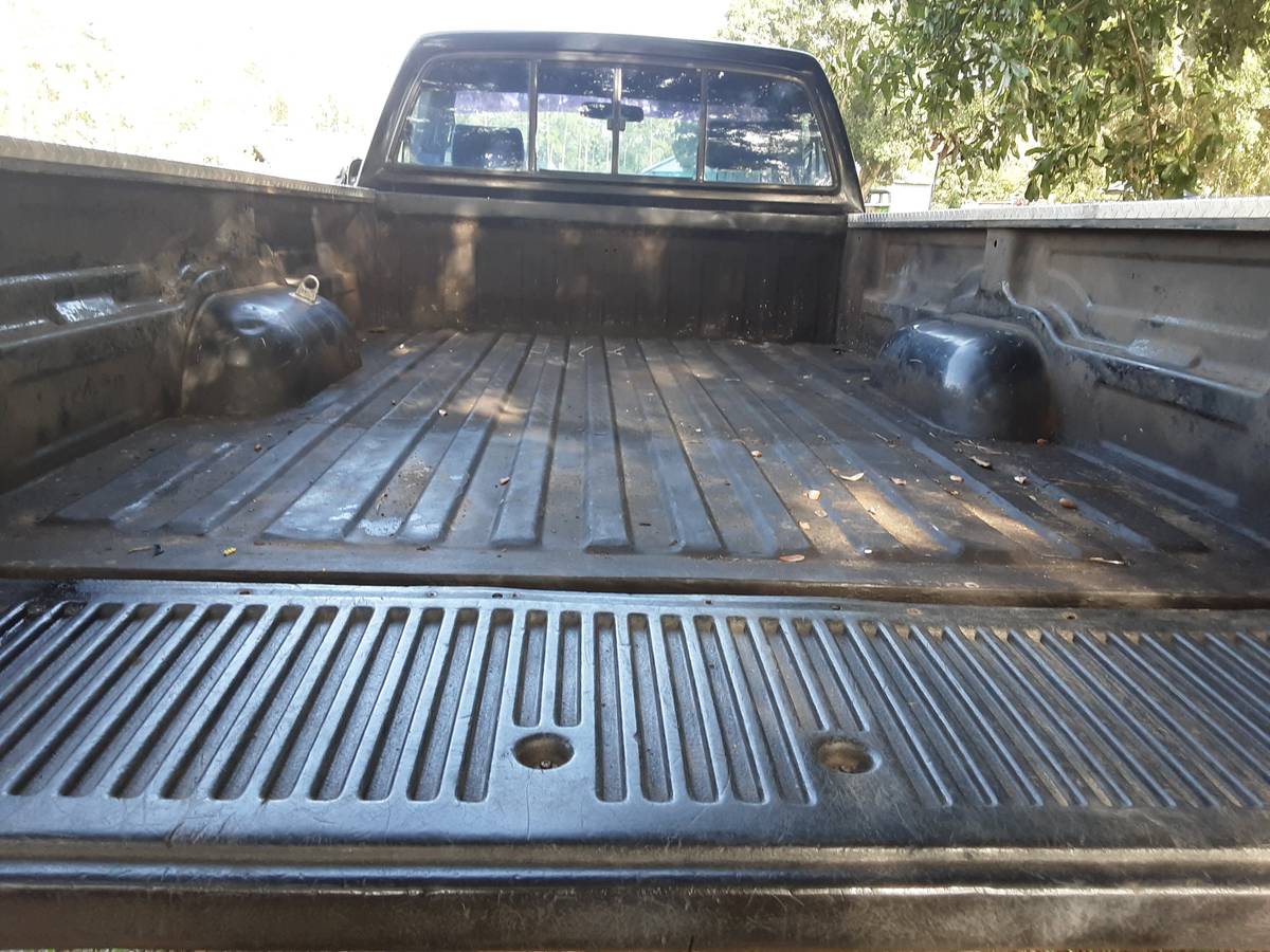 Toyota-t100-4x4-1993-black-11