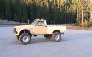 Toyota-tacoma-1981-1