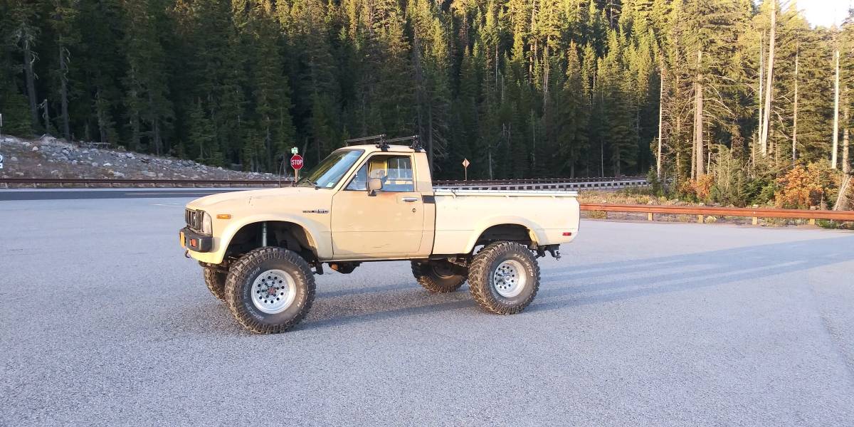 Toyota-tacoma-1981-1