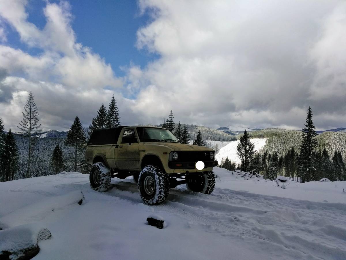 Toyota-tacoma-1981-10