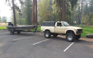 Toyota-tacoma-1981-11