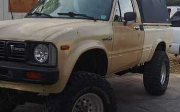 Toyota-tacoma-1981-2