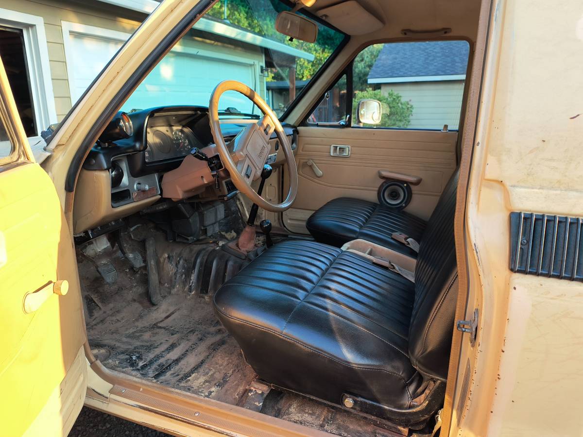 Toyota-tacoma-1981-5