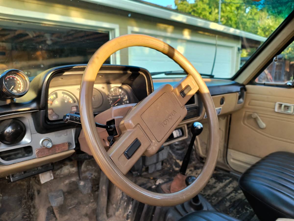 Toyota-tacoma-1981-6