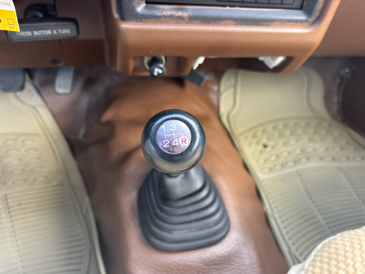 Toyota-tacoma-1989-yellow-5