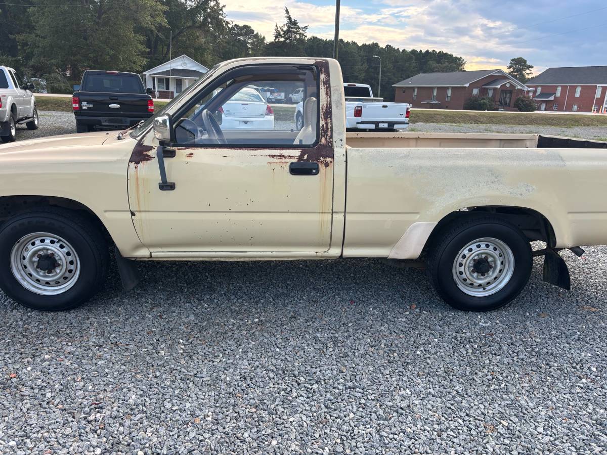 Toyota-tacoma-1989-yellow