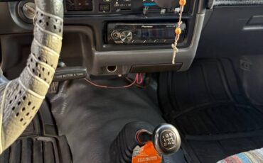 Toyota-tacoma-1991-black-11