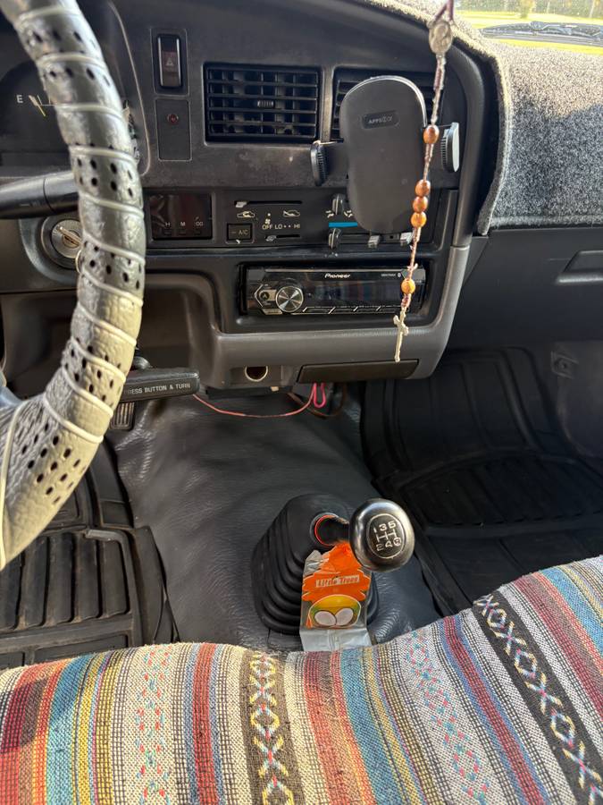 Toyota-tacoma-1991-black-11