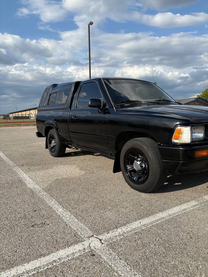 Toyota-tacoma-1991-black-2
