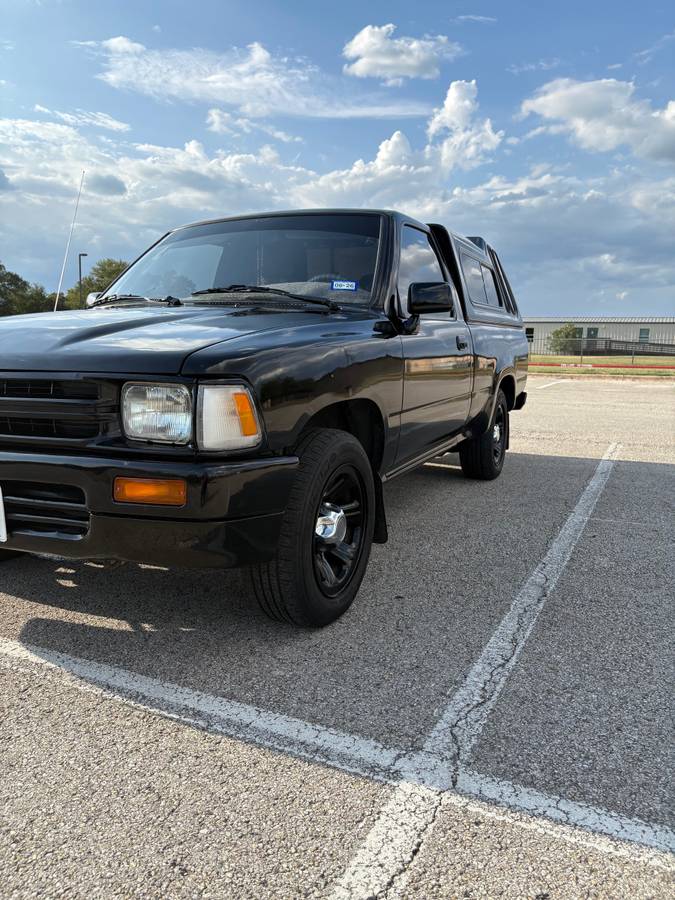 Toyota-tacoma-1991-black-3