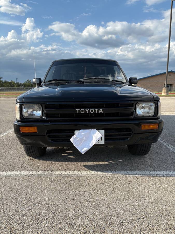 Toyota-tacoma-1991-black