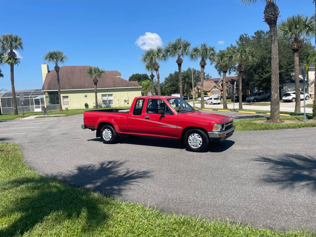 Toyota-tacoma-1992-red-10