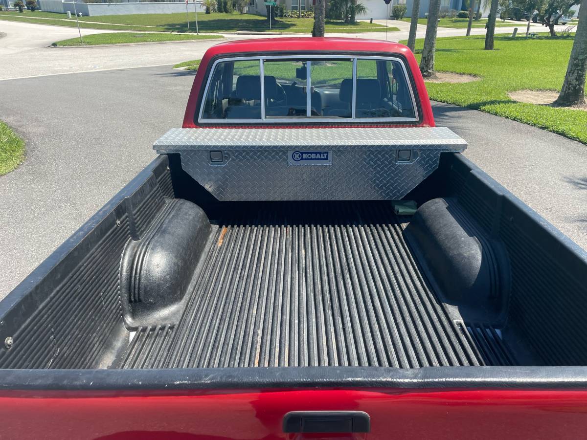 Toyota-tacoma-1992-red-17