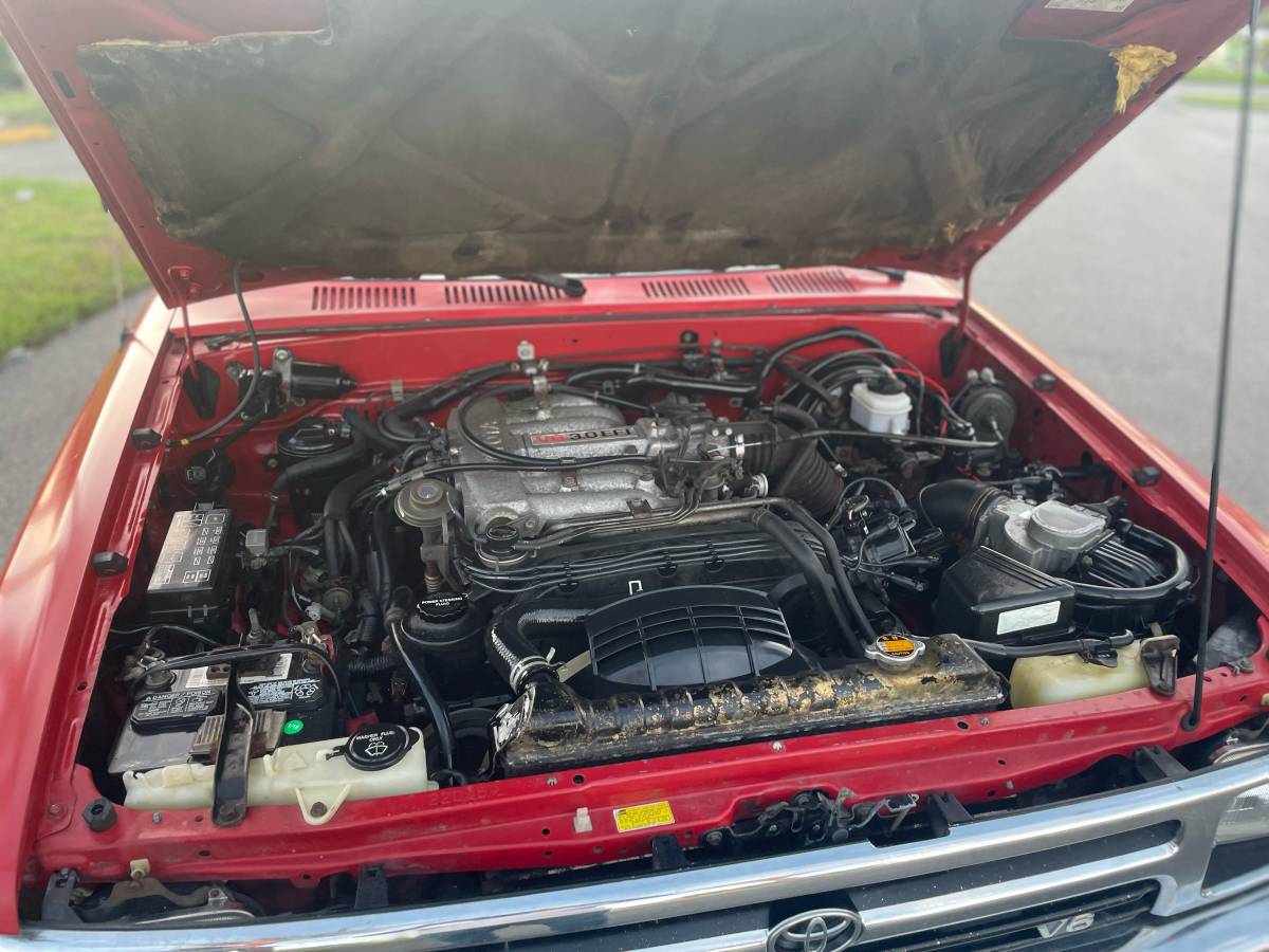 Toyota-tacoma-1992-red-21