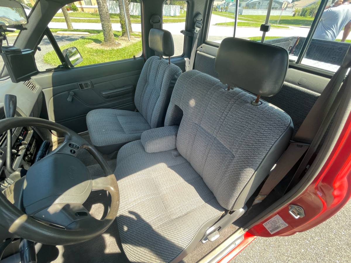 Toyota-tacoma-1992-red-5