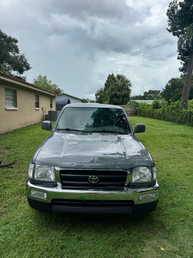Toyota-tacoma-2wd-1995-grey-1