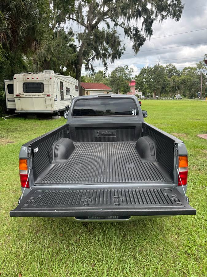 Toyota-tacoma-2wd-1995-grey-7