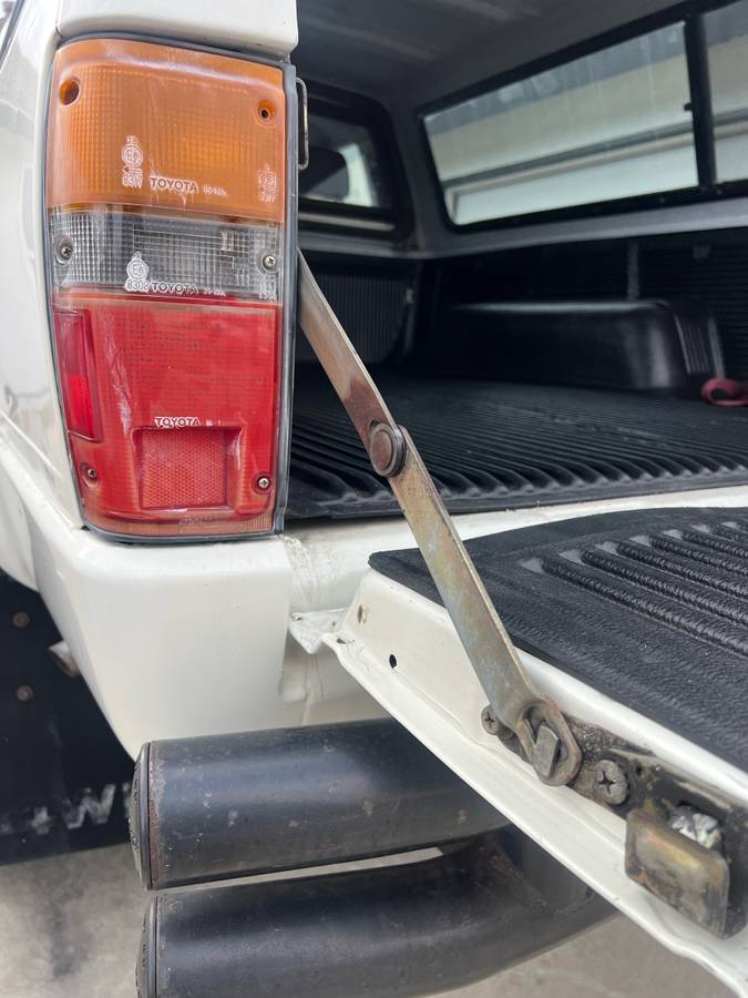Toyota-tacoma-4wd-1987-10