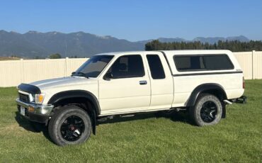 Toyota-truck-1990-white-1