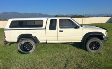 Toyota-truck-1990-white