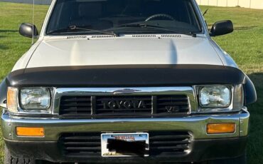 Toyota-truck-1990-white-4