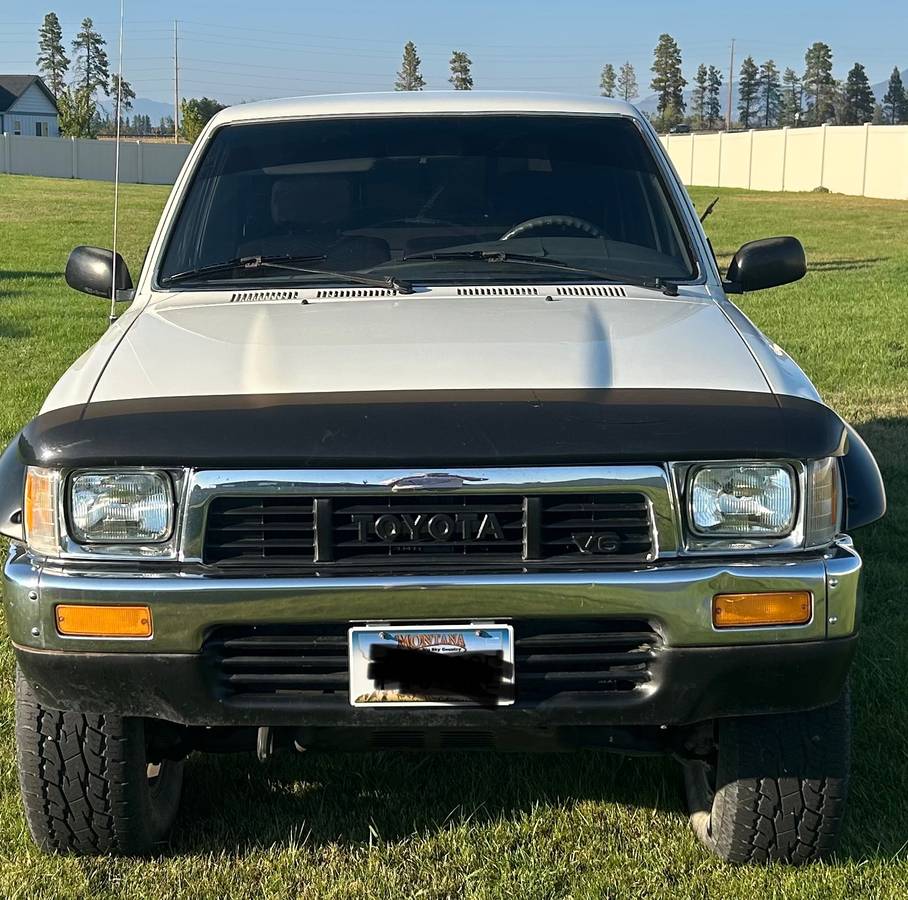 Toyota-truck-1990-white-4