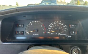 Toyota-truck-1990-white-8