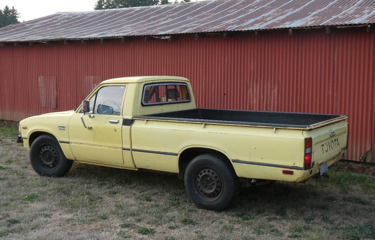 Toyota-truck-diesel-1983-yellow-1