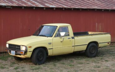 Toyota-truck-diesel-1983-yellow-2