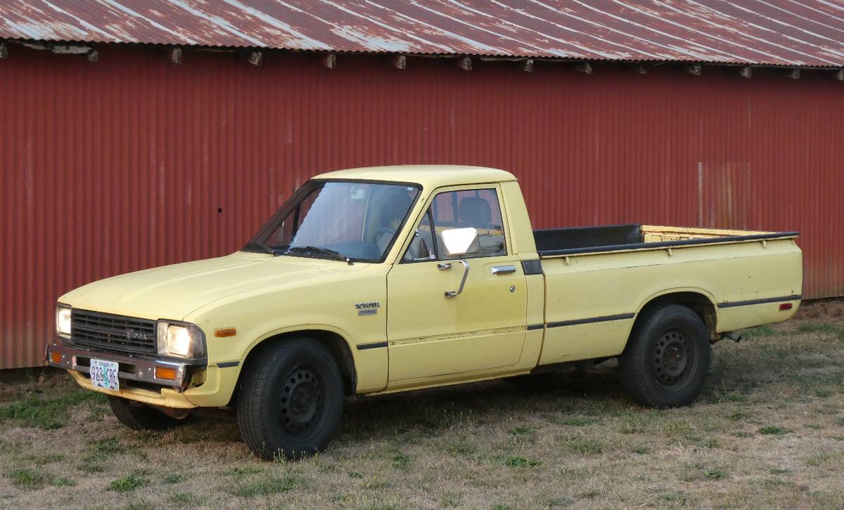 Toyota-truck-diesel-1983-yellow-2