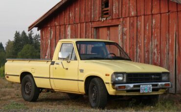 Toyota-truck-diesel-1983-yellow-3
