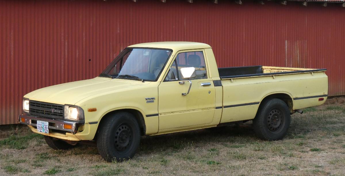 Toyota-truck-diesel-1983-yellow-4