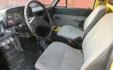 Toyota-truck-diesel-1983-yellow-5