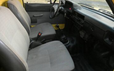 Toyota-truck-diesel-1983-yellow-6